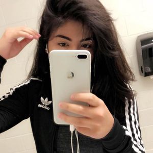 Meet your Posher, Ynci